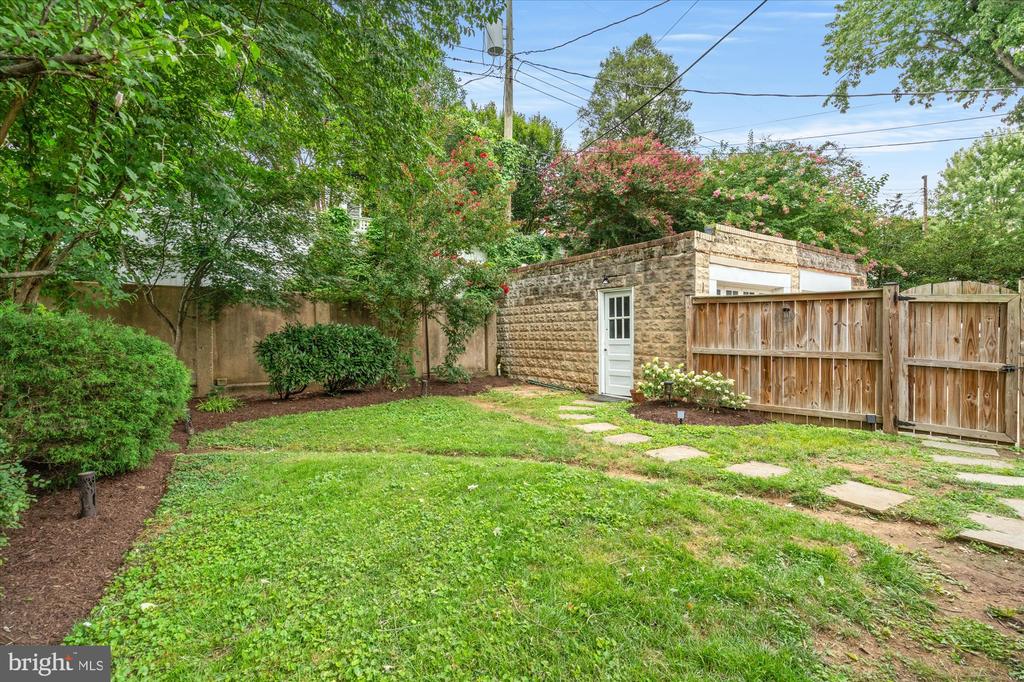 16 E WALNUT STREET E