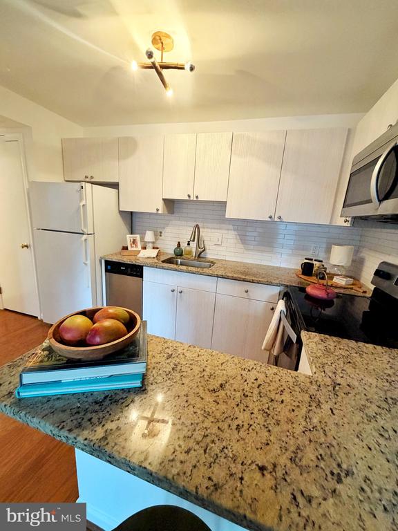 1707 DEWITT AVENUE Unit: B