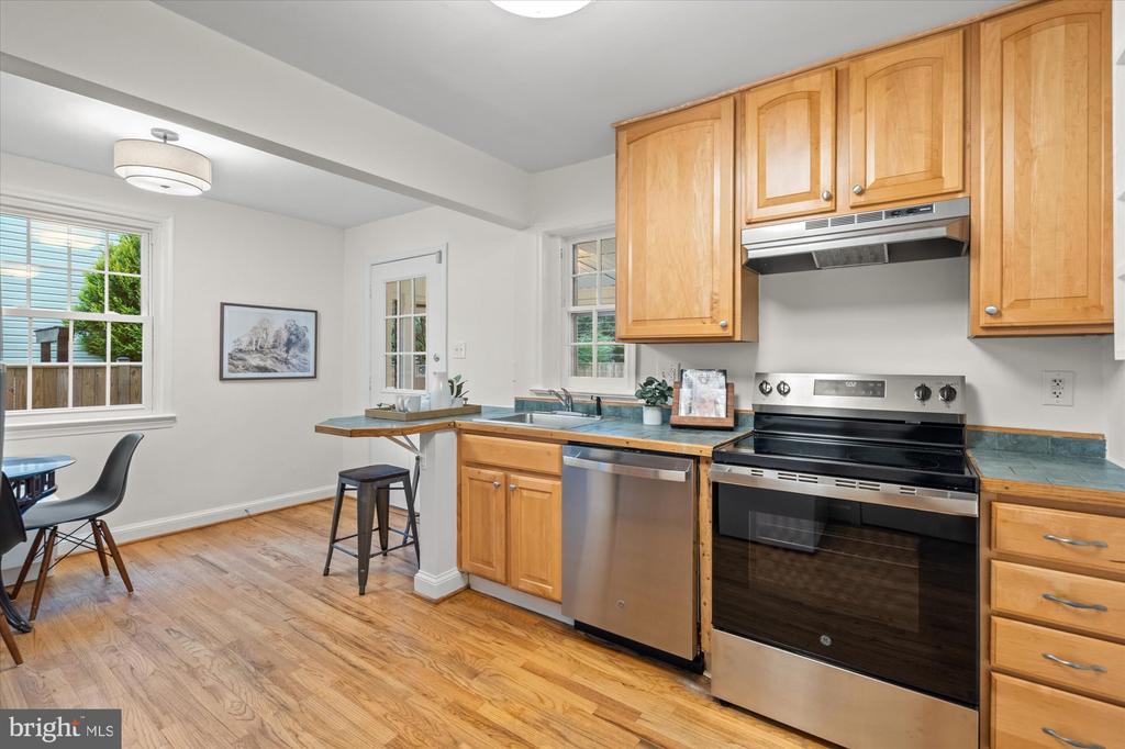 317 CUSTIS AVENUE E