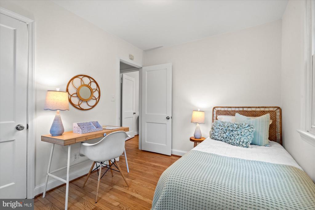 317 CUSTIS AVENUE E