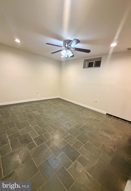 2302 E RANDOLPH AVENUE Unit: BASEMENT