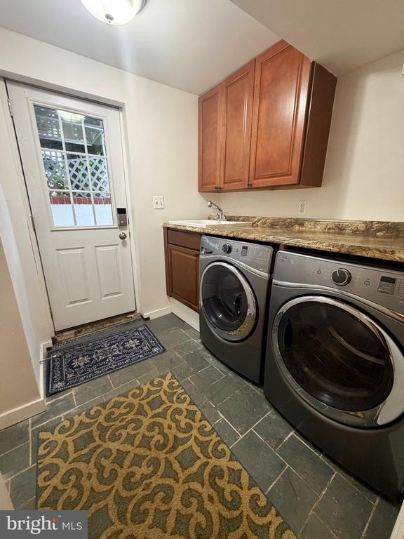 2302 E RANDOLPH AVENUE Unit: BASEMENT