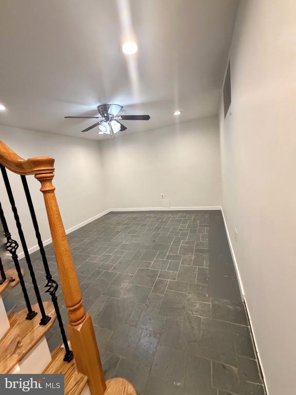 2302 E RANDOLPH AVENUE Unit: BASEMENT