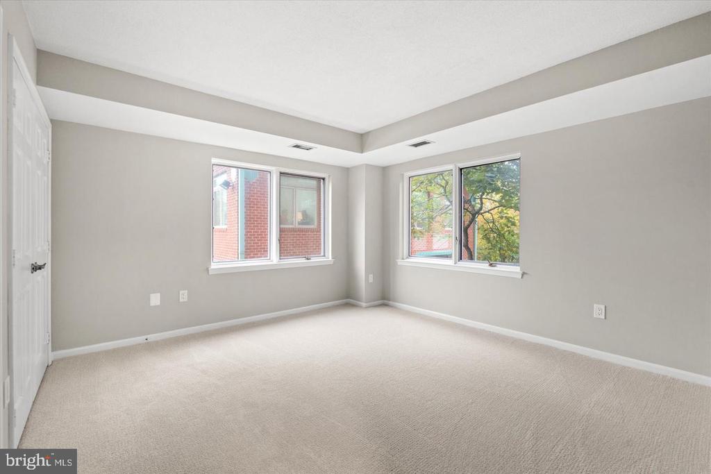 545 E BRADDOCK ROAD Unit: 203