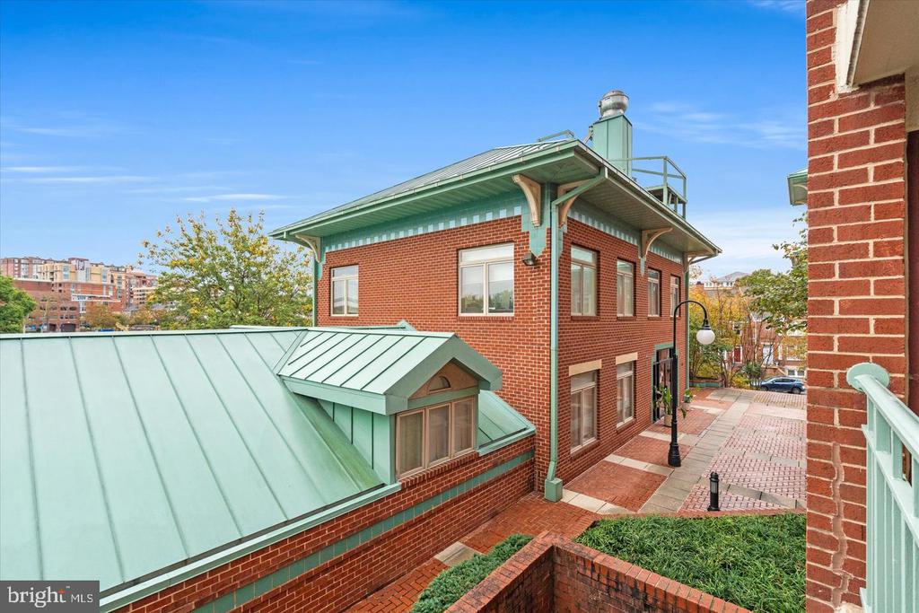 545 E BRADDOCK ROAD Unit: 203