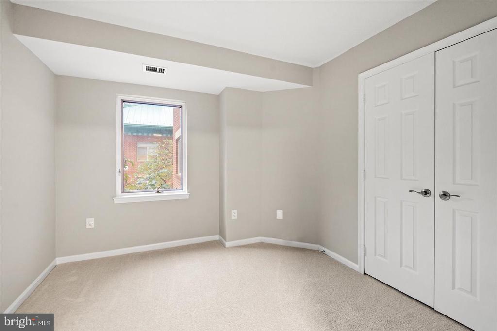 545 E BRADDOCK ROAD Unit: 203