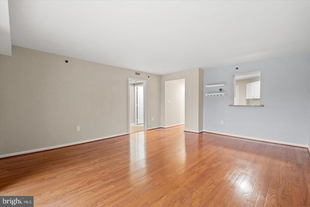 545 E BRADDOCK ROAD Unit: 203