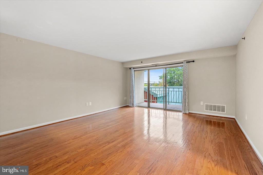 545 E BRADDOCK ROAD Unit: 203