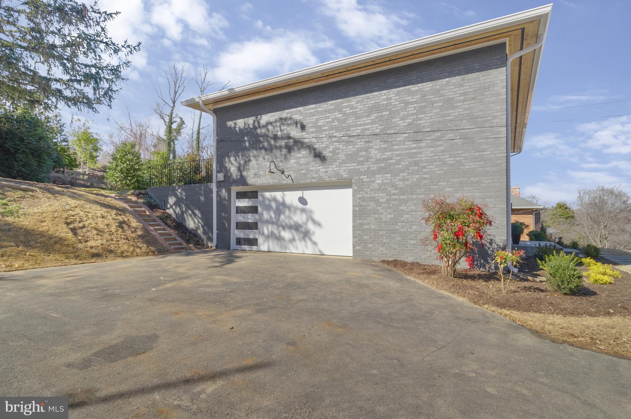 7210 Regent Dr
