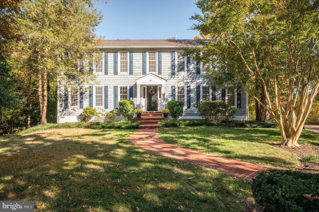 900 Clifton Dr