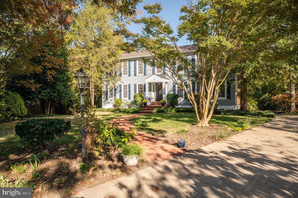 900 Clifton Dr
