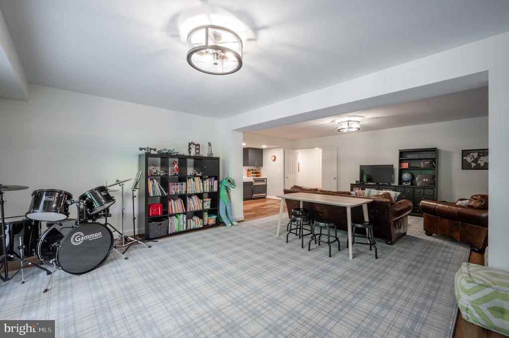 900 Clifton Dr
