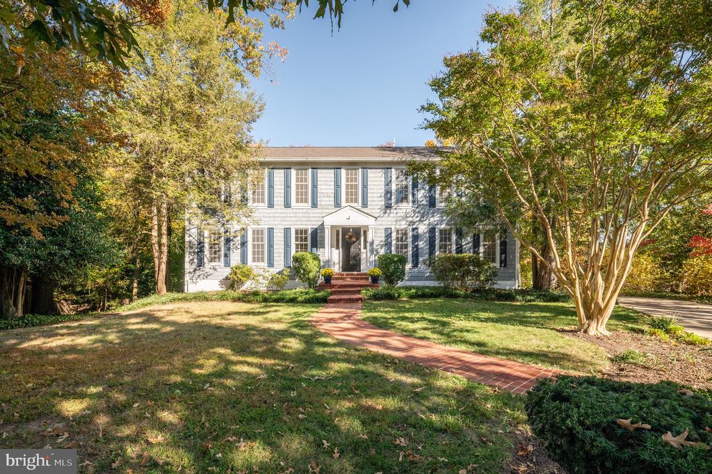 900 Clifton Dr