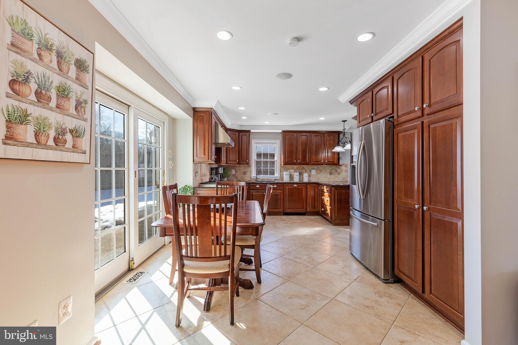 8621 Nanlee Dr