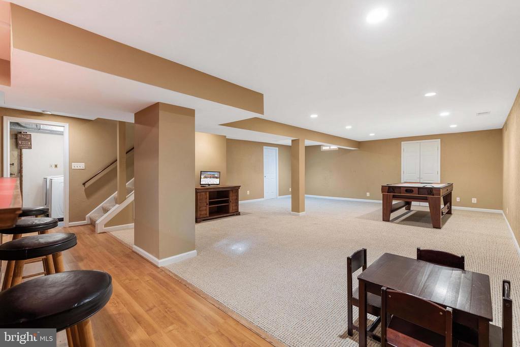 8621 Nanlee Dr