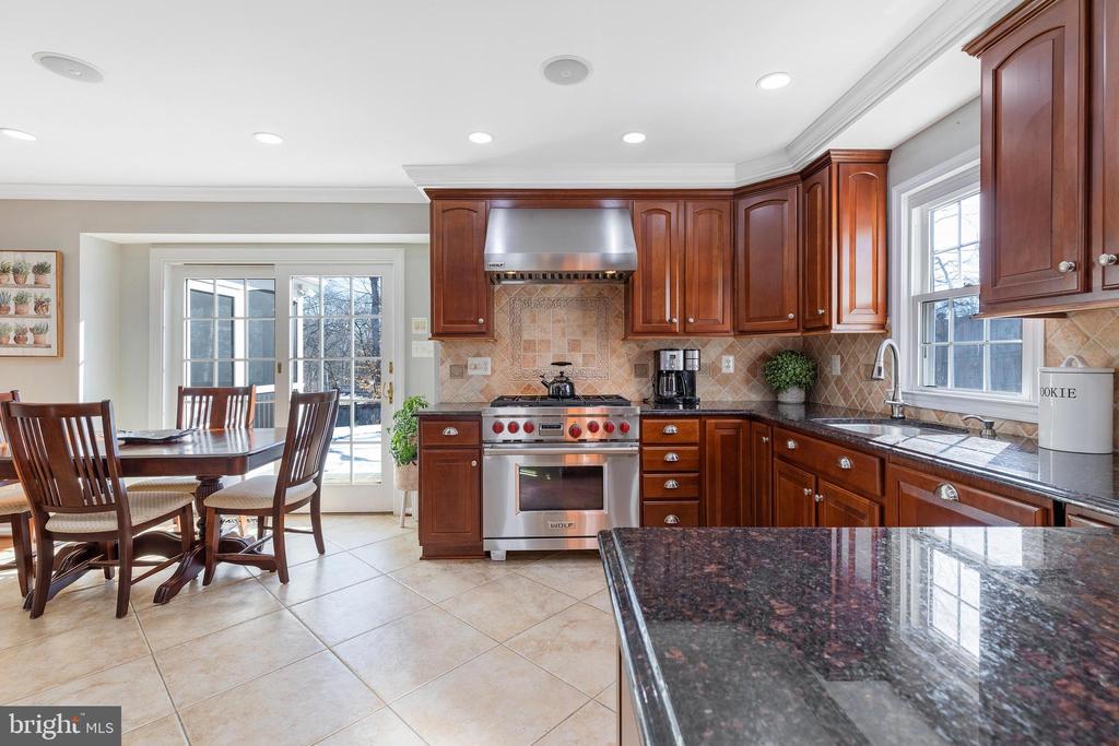 8621 Nanlee Dr