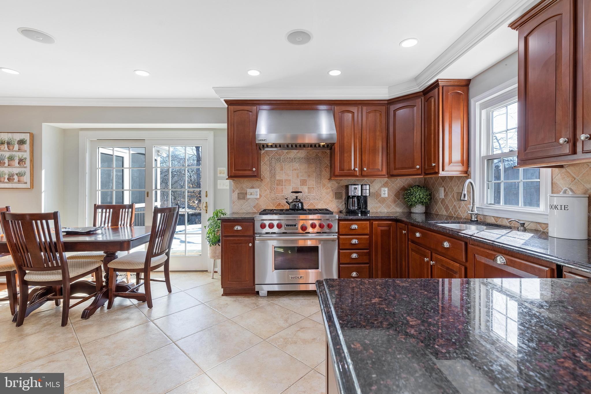 8621 Nanlee Dr