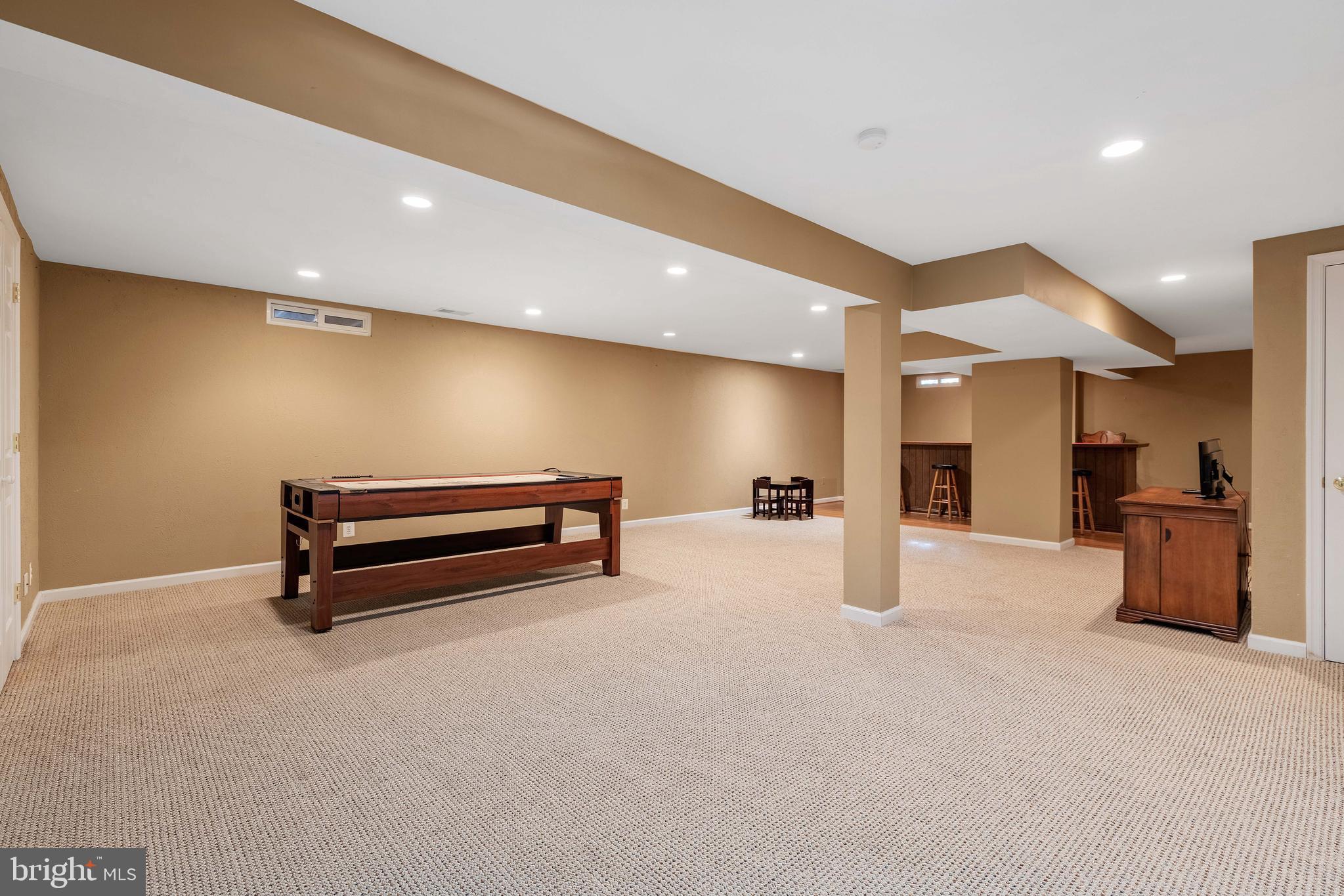 8621 Nanlee Dr