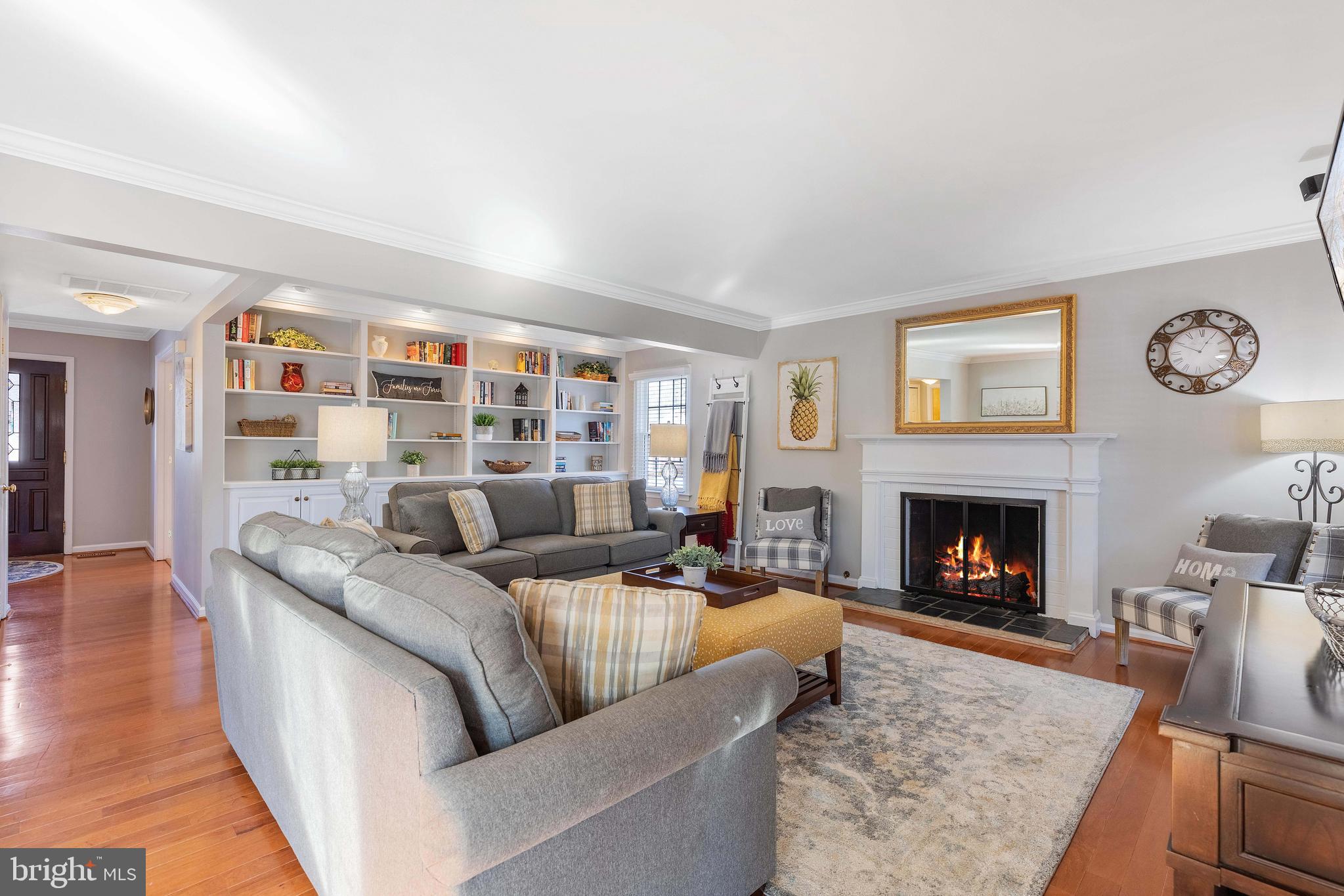 8621 Nanlee Dr