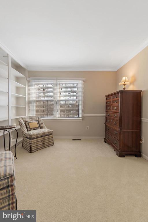 8621 Nanlee Dr