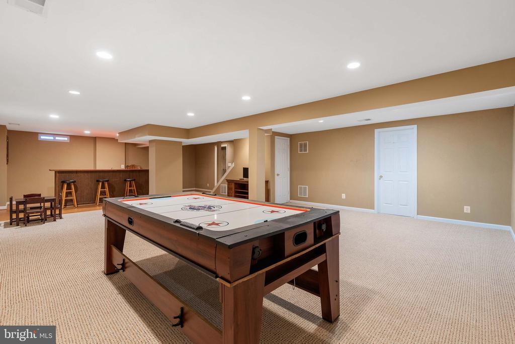 8621 Nanlee Dr