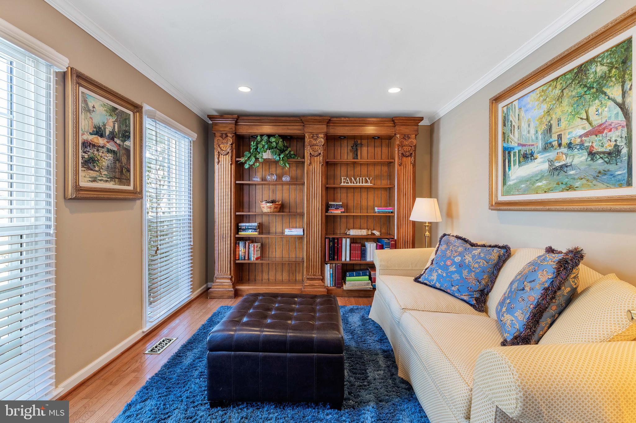 8621 Nanlee Dr