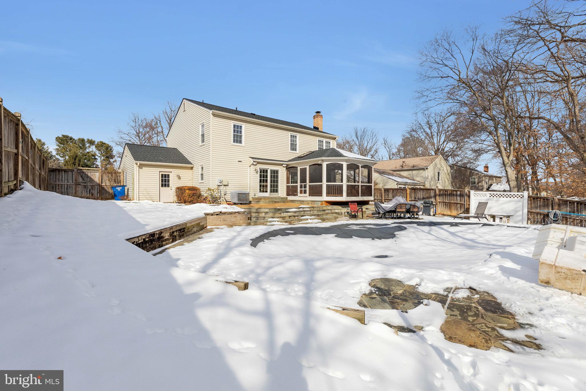 8621 Nanlee Dr