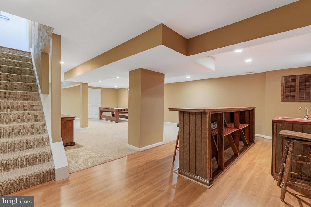 8621 Nanlee Dr