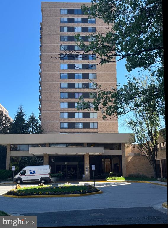 3713 S GEORGE MASON DRIVE 901