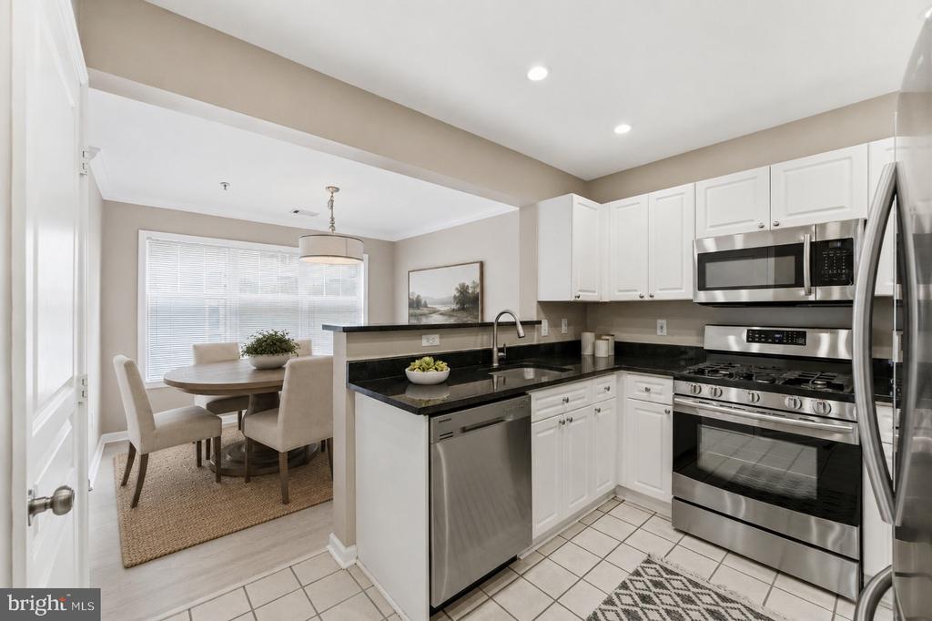 5565 SEMINARY ROAD Unit: 313