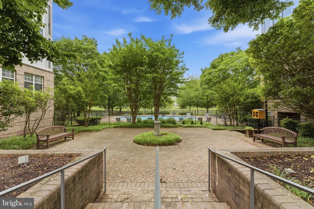 5565 SEMINARY ROAD Unit: 313