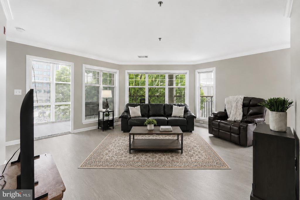 5565 SEMINARY ROAD Unit: 313