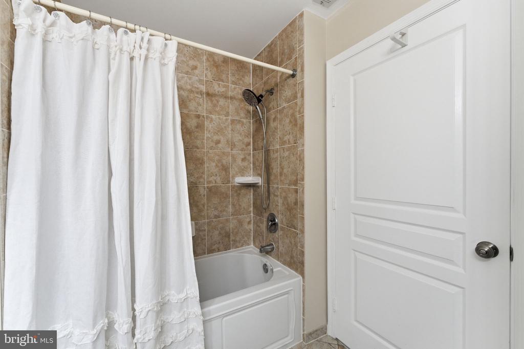5565 SEMINARY ROAD Unit: 313