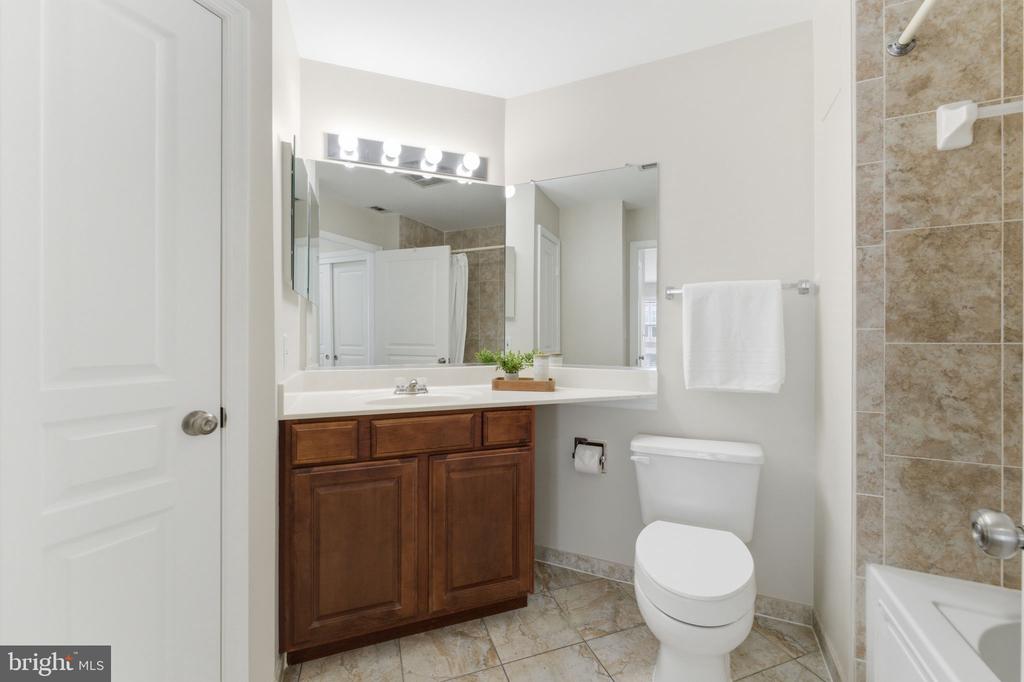 5565 SEMINARY ROAD Unit: 313