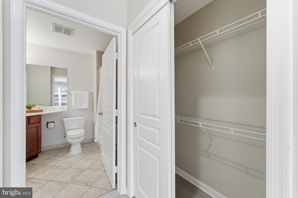 5565 SEMINARY ROAD Unit: 313