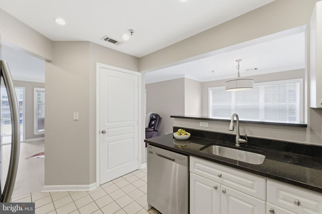 5565 SEMINARY ROAD Unit: 313