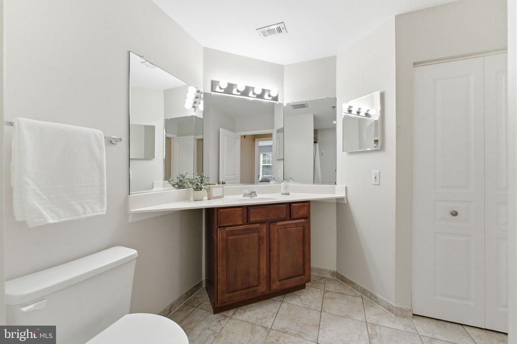 5565 SEMINARY ROAD Unit: 313
