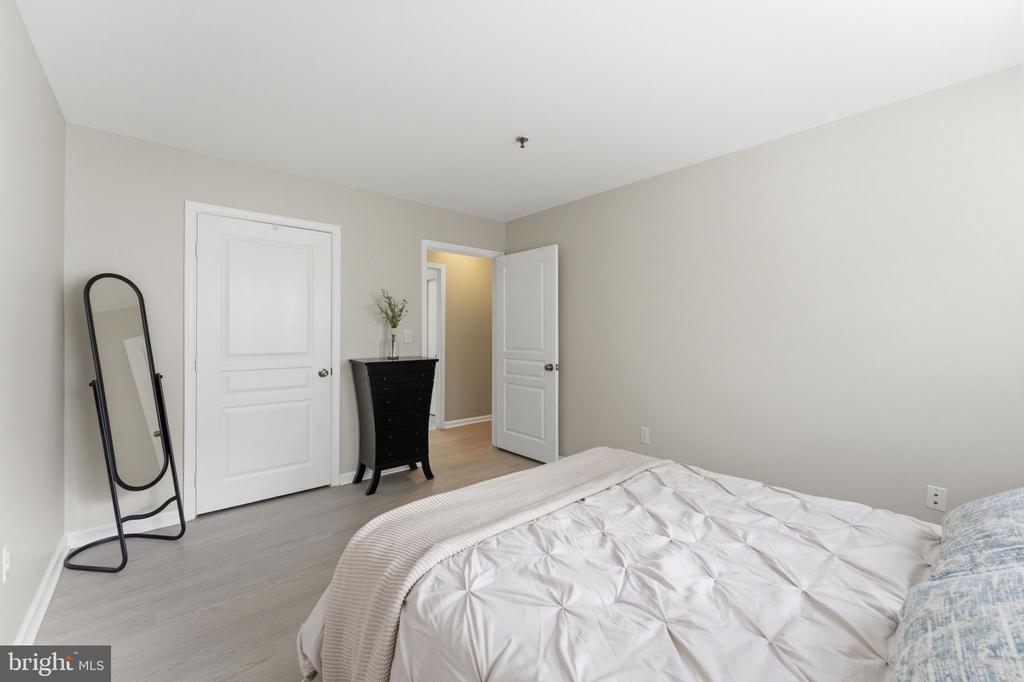 5565 SEMINARY ROAD Unit: 313