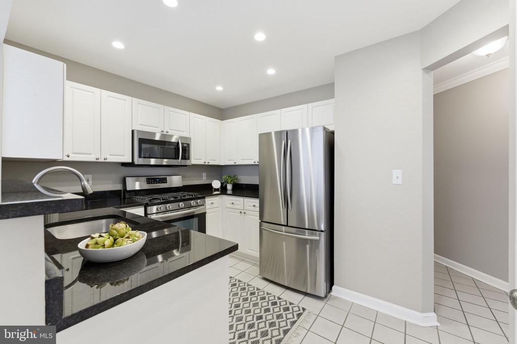 5565 SEMINARY ROAD Unit: 313