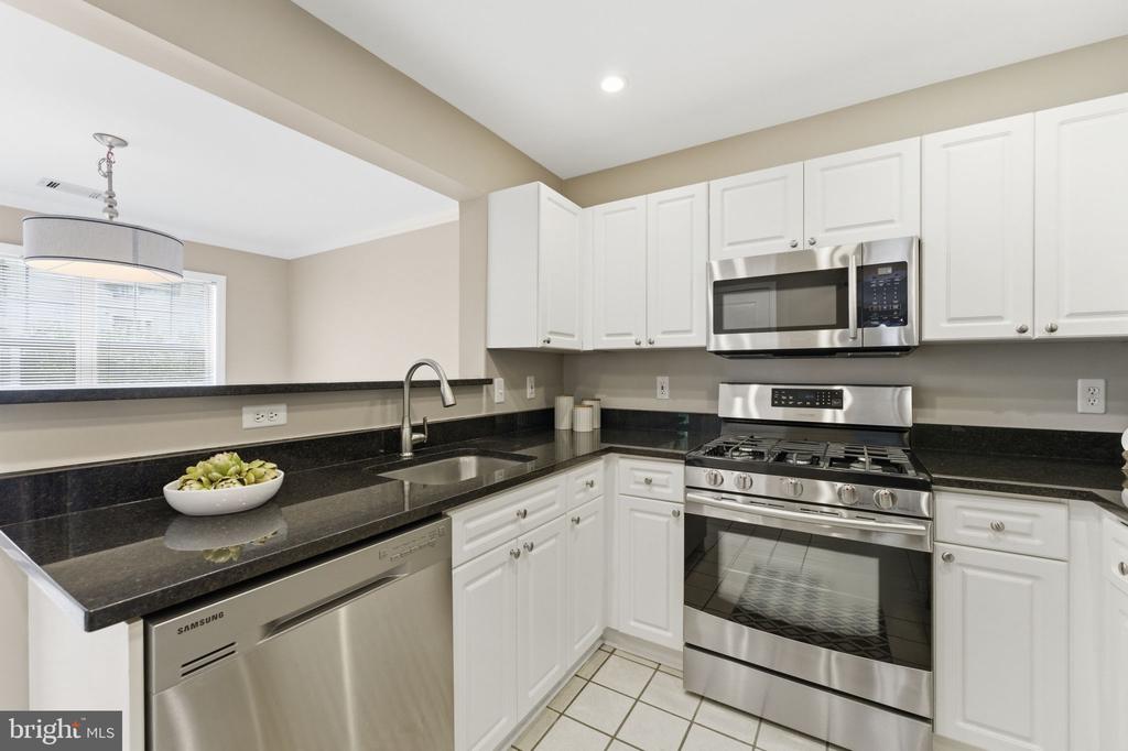 5565 SEMINARY ROAD Unit: 313