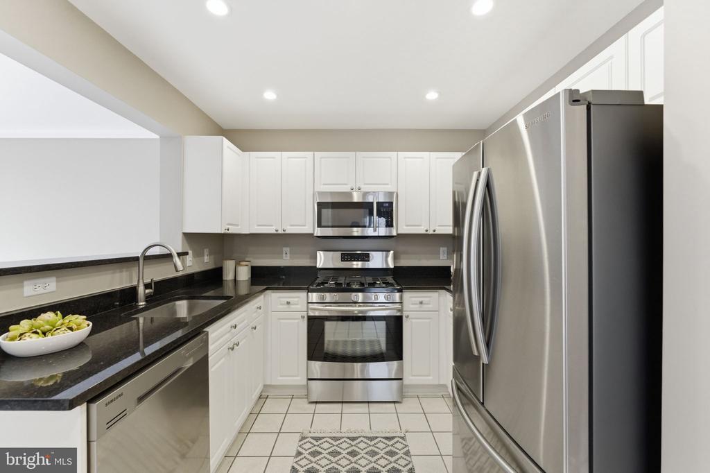 5565 SEMINARY ROAD Unit: 313