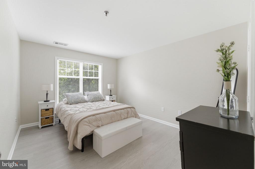 5565 SEMINARY ROAD Unit: 313