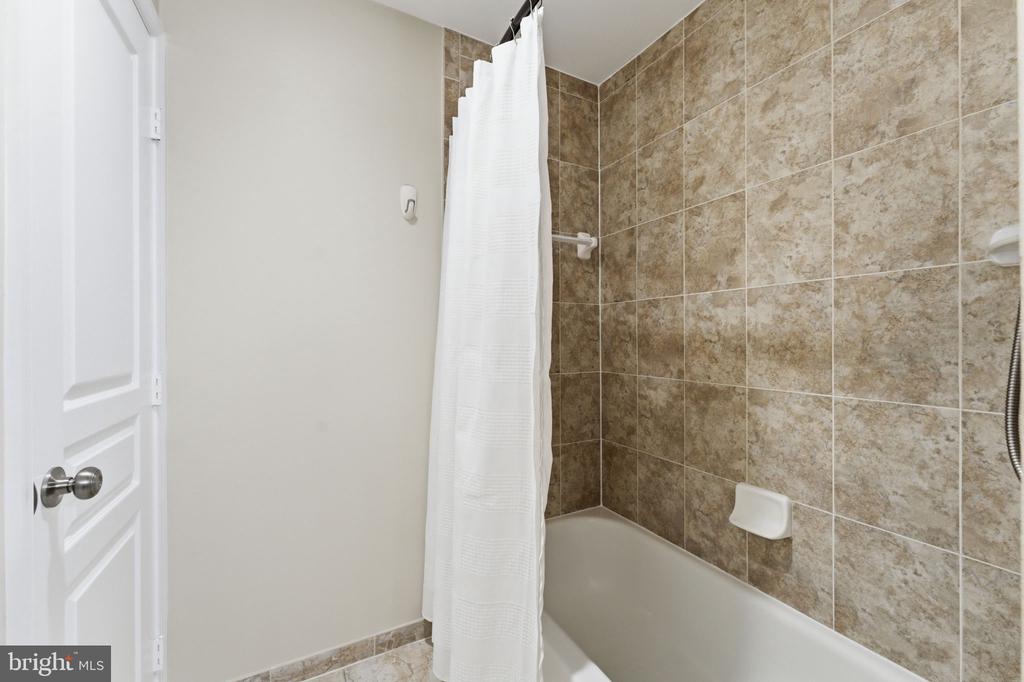5565 SEMINARY ROAD Unit: 313