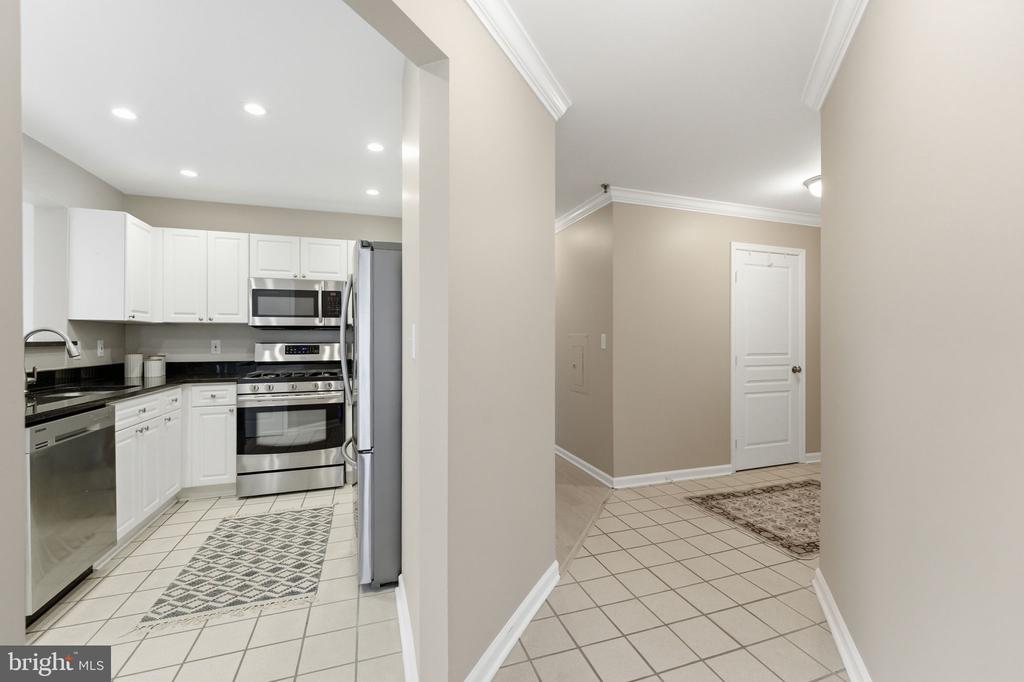 5565 SEMINARY ROAD Unit: 313