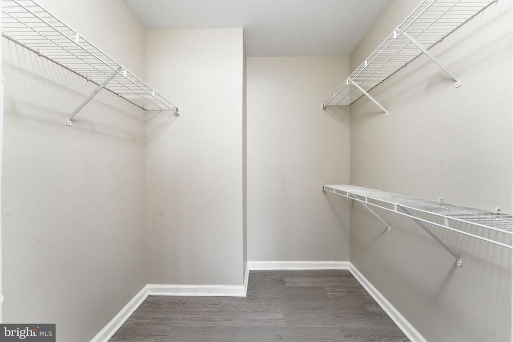 5565 SEMINARY ROAD Unit: 313