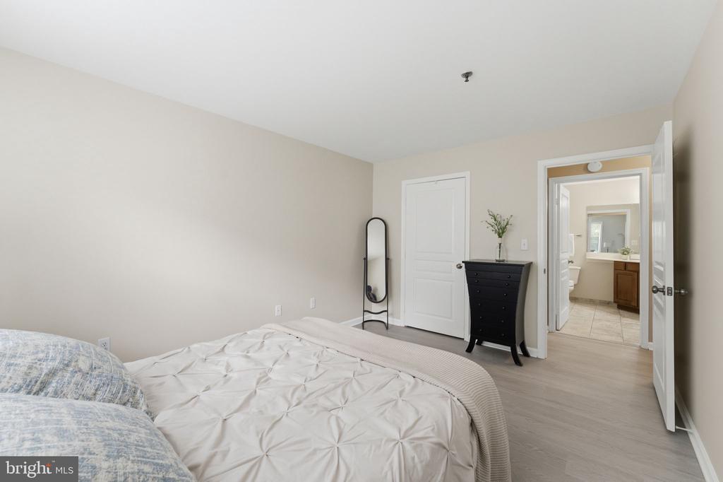 5565 SEMINARY ROAD Unit: 313