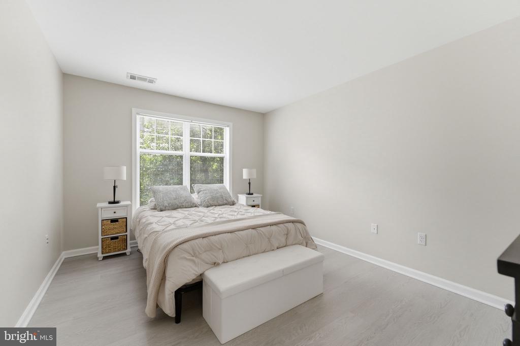 5565 SEMINARY ROAD Unit: 313