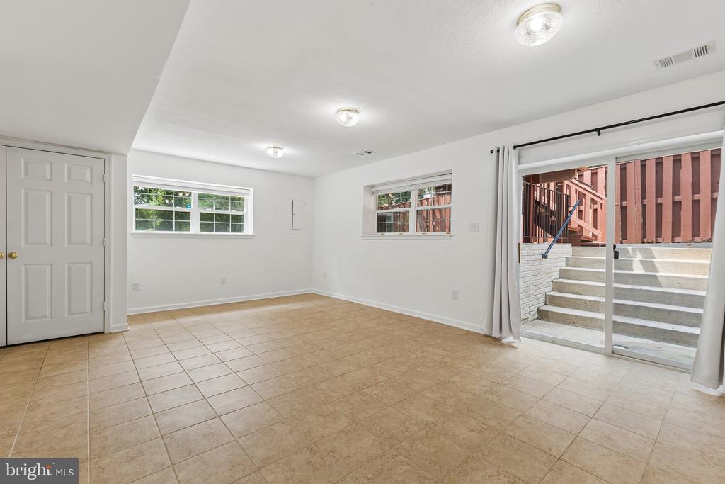 5556 JOWETT COURT