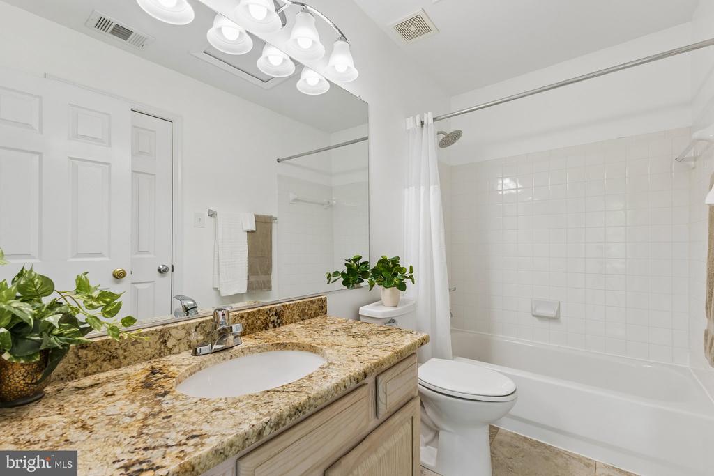 5556 JOWETT COURT