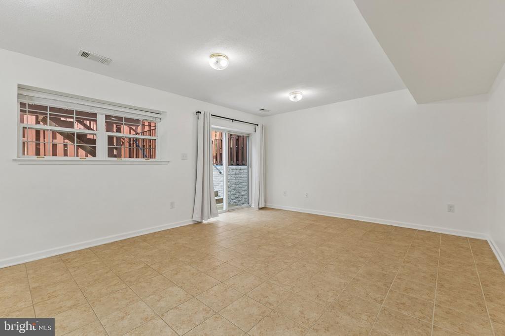 5556 JOWETT COURT